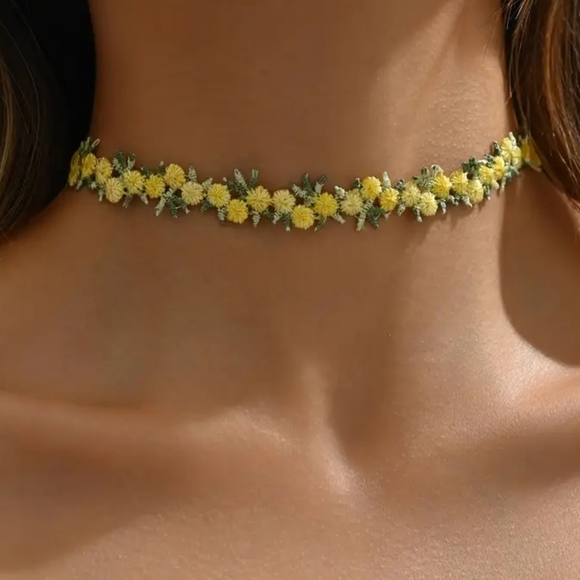 Floral Lace Trim Necklaces - Picture 2 of 2